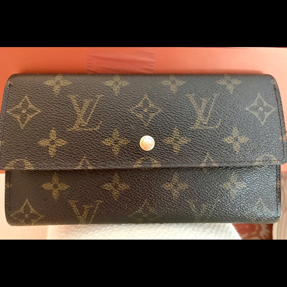 Louis Vuitton Monogram International Wallet
